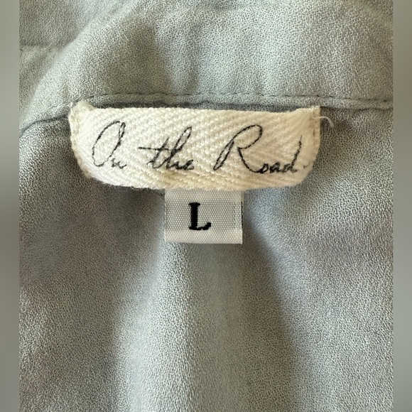 On The Road | Faela Button Down Top | Size Large | Light Blue Casual Chic - Picture 4 of 5